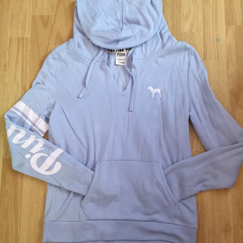 LIGHT/PALE BLUE VS PINK SWEATER